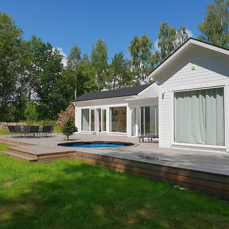 Cabin In The Forest With Spa Bath Västra Torup Exterior foto